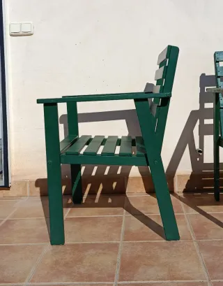 Conjunto mesa, banco y sillas de madera