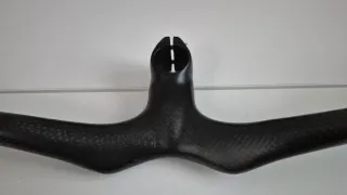 Manillar integrado de carbono