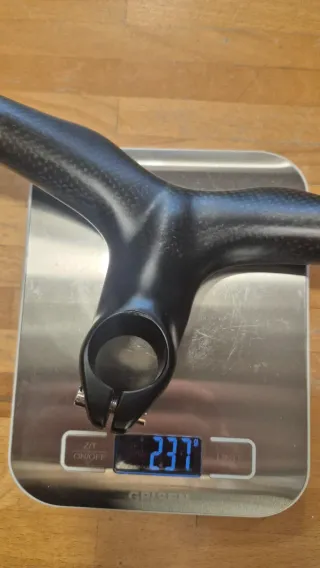 Manillar integrado de carbono