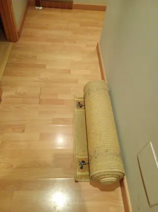 Tappeto per corridoio con design floreale