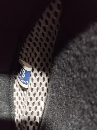 Casco infantil con visera y diseño