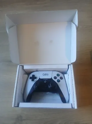 PS4 Slim 1TB + 13 Juegos