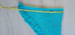 Toquilla tejida con flecos