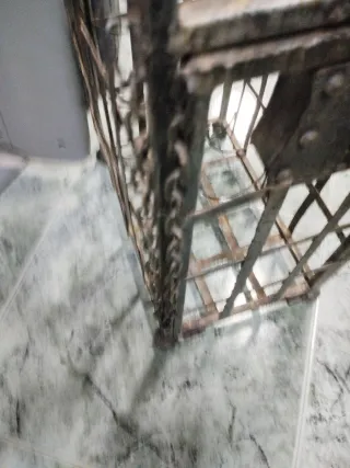 Portabottiglie in Ferro Nero per 8 Bottiglie di Vino