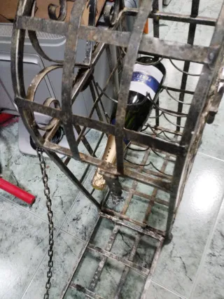 Portabottiglie in Ferro Nero per 8 Bottiglie di Vino