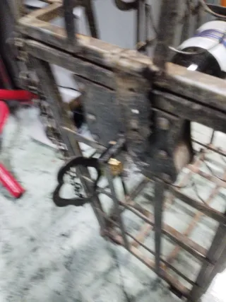 Portabottiglie in Ferro Nero per 8 Bottiglie di Vino