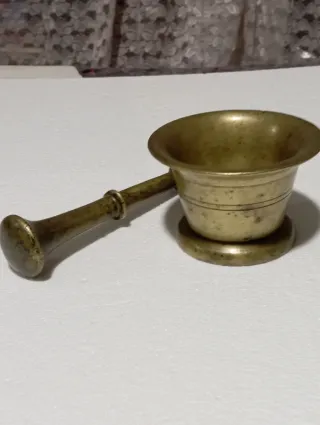 Almirez y mano de bronce antiguo