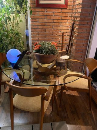 Mesa cristal y 4 sillas comedor