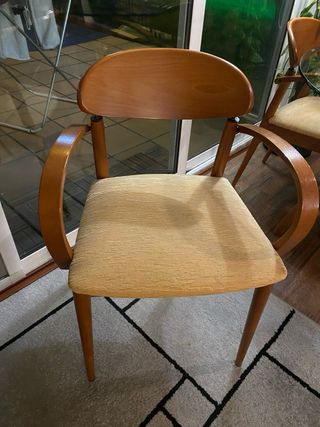 Mesa cristal y 4 sillas comedor