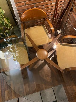 Mesa cristal y 4 sillas comedor