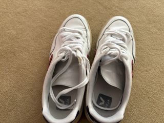 Zapatilla Veja V-12 Piel Roja Blanca