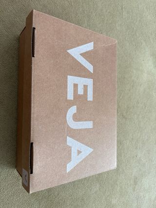 Zapatilla Veja V-12 Piel Roja Blanca