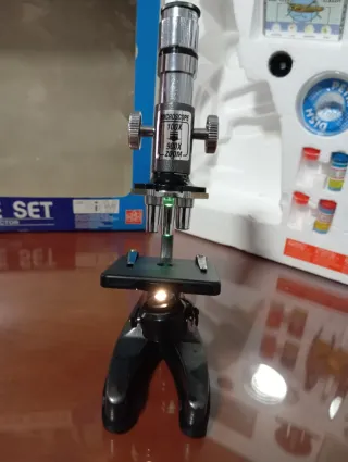 Microscopio Infantil Edu-Toys 100x-900x Zoom