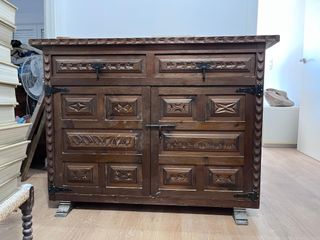 Aparador pequeño de madera