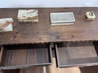 Aparador pequeño de madera