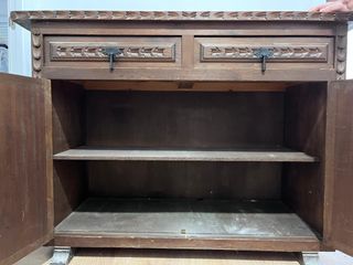 Aparador pequeño de madera
