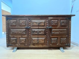 Aparador pequeño de madera