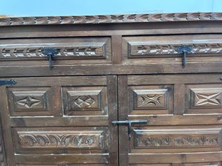 Aparador pequeño de madera