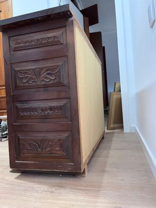 Aparador pequeño de madera