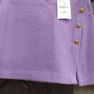 Falda Zara mini lila botones dorados