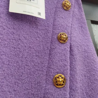 Falda Zara mini lila botones dorados