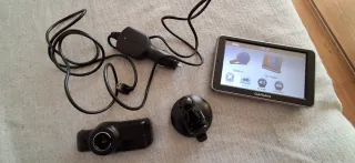 GPS Garmin Nuvi 2440 con cargador y soporte