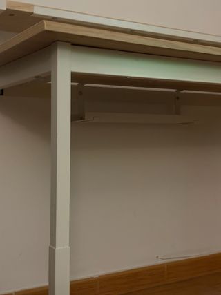 Escritorio madera y metal blanco