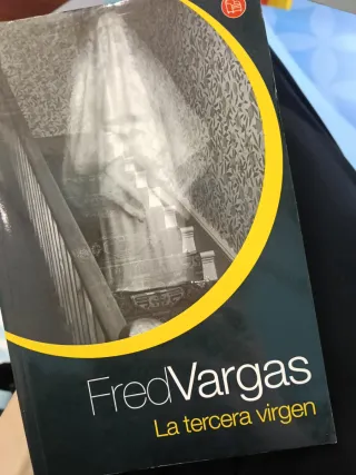 La tercera virgen (Comisario Adamsberg 5) (FORM...