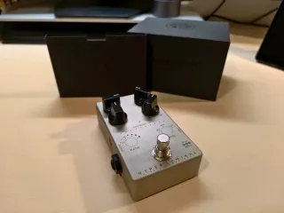 Pedal compresor para bajo Darkglass Hyper Luminal