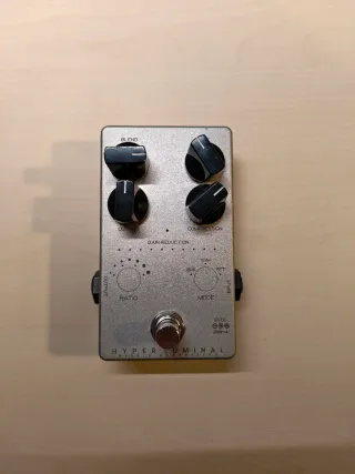 Pedal compresor para bajo Darkglass Hyper Luminal