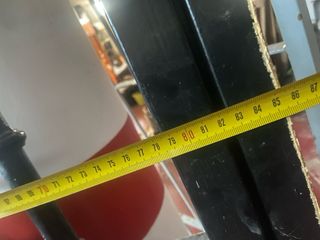 Puerta de hierro forjado con reja