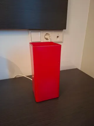 Lámpara de mesa moderna roja de cristal de Ikea