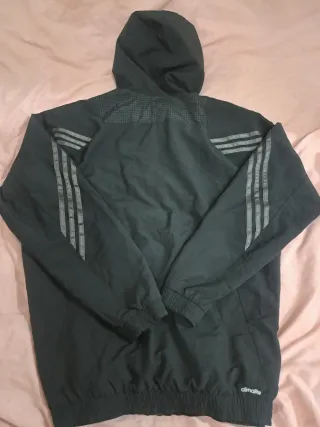 Chaqueta Adidas Negra con Detalles Verdes