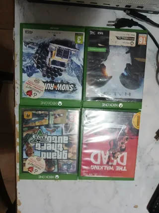 Xbox One S Blanca + 4 Juegos