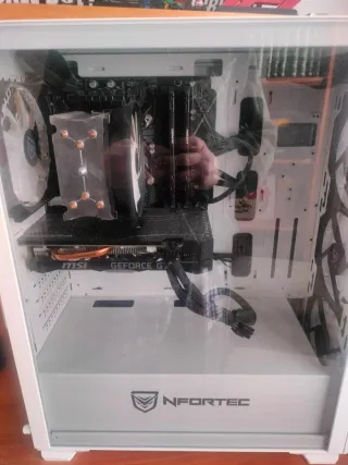 PC Sobremesa Blanco y Negro