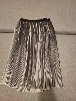 Falda plisada rayas blanco y negro