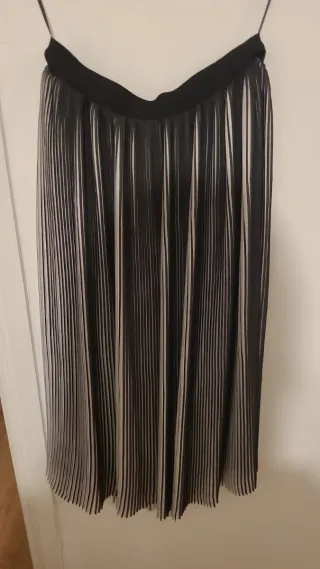 Falda plisada rayas blanco y negro