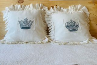 Juego 2 Fundas Cojín Decorativas Coronas