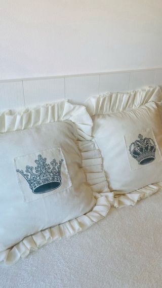 Juego 2 Fundas Cojín Decorativas Coronas