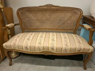 Sofá antiguo vintage de madera y tela