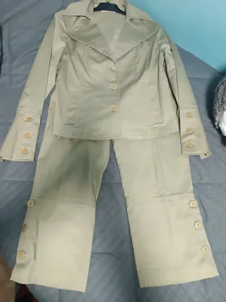 Traje chaqueta y pantalón mujer para entre tiempo.