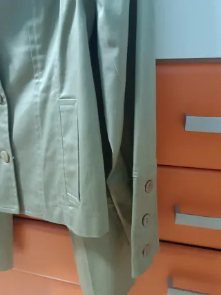 Traje chaqueta y pantalón mujer para entre tiempo.