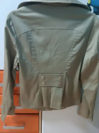 Traje chaqueta y pantalón mujer para entre tiempo.