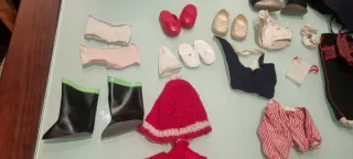 Ropa y  (2) Cabas/Maletin Muñeca Nancy