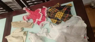 Ropa y  (2) Cabas/Maletin Muñeca Nancy