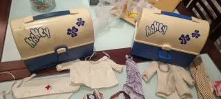 Ropa y  (2) Cabas/Maletin Muñeca Nancy