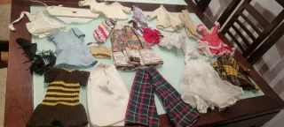 Ropa y  (2) Cabas/Maletin Muñeca Nancy