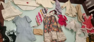 Ropa y  (2) Cabas/Maletin Muñeca Nancy