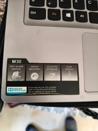 Funda portátil negra y portail