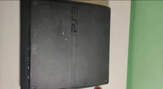 PS3 Slim + Mando Rojo + Assassin's Creed II